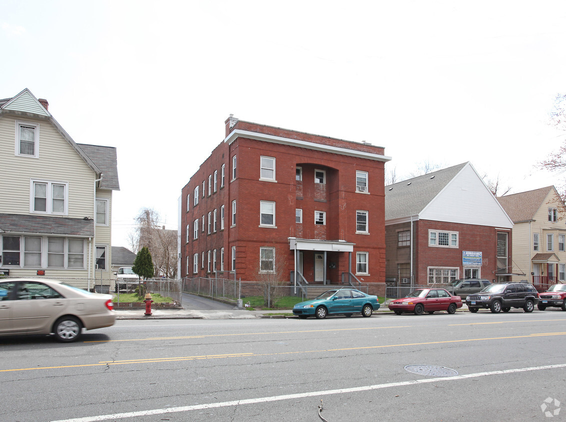 Building Photo - 102-104 New Park Ave