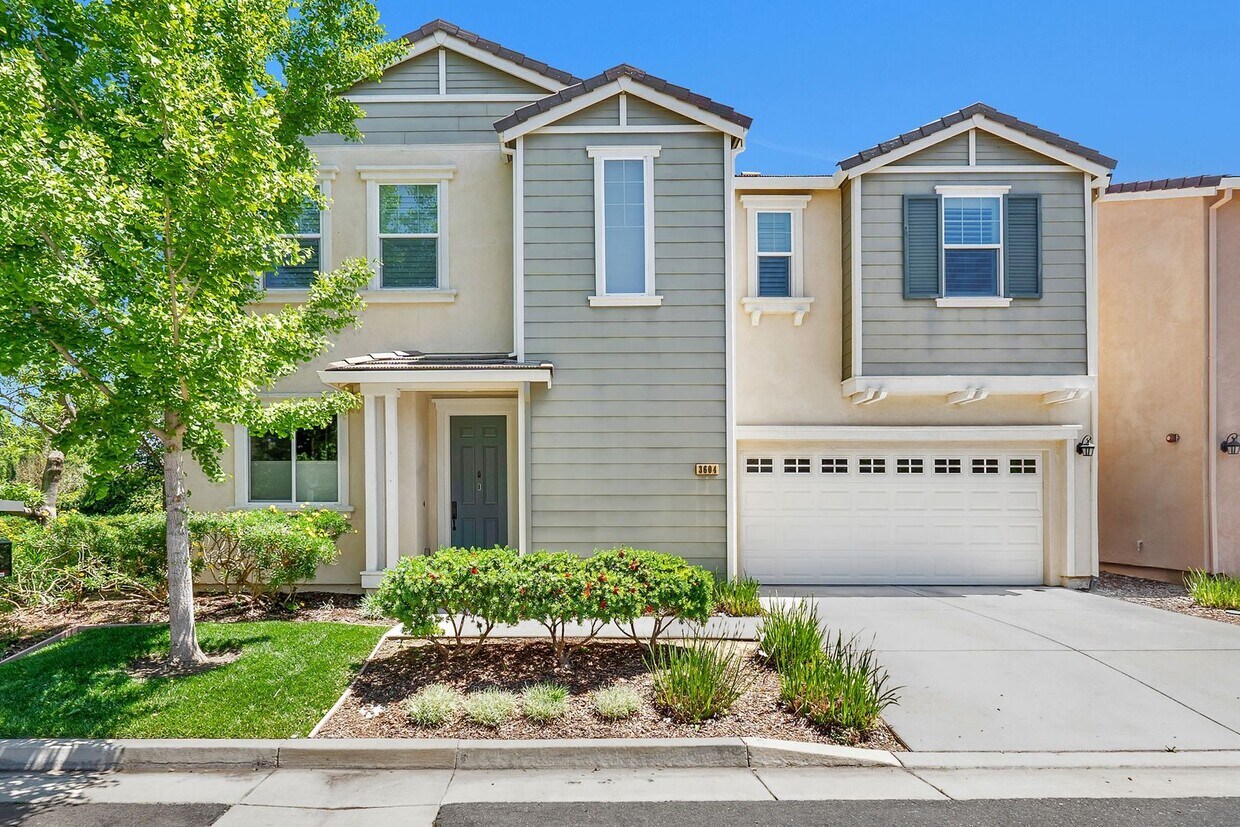 Primary Photo - Beautiful East Davis Home