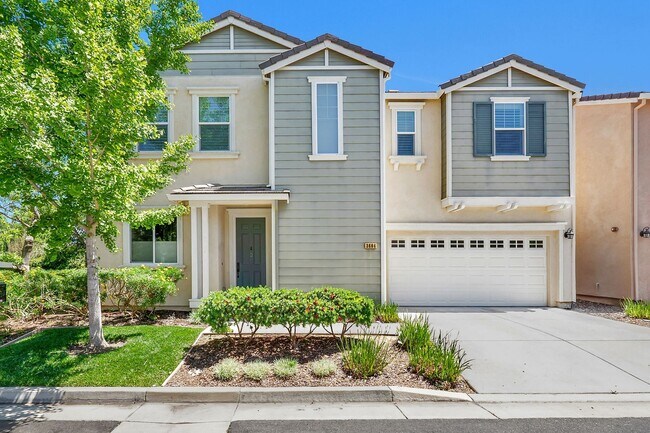 Foto del edificio - Beautiful East Davis Home