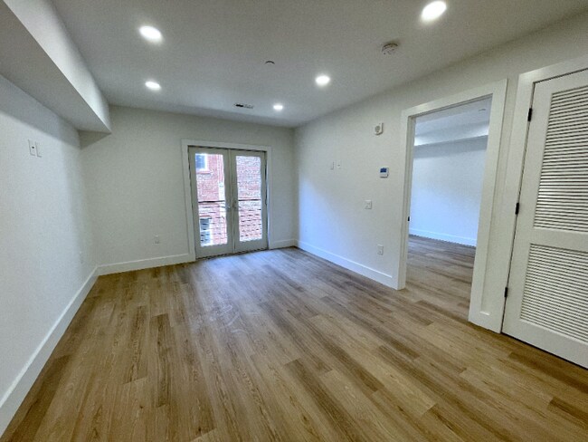 Foto del edificio - 716 L St SE