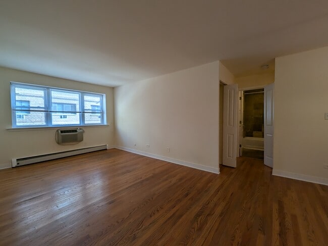 Building Photo - 630 W Wrightwood Ave