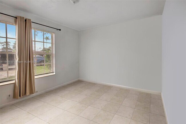 Foto del edificio - 6729 Camelia Dr