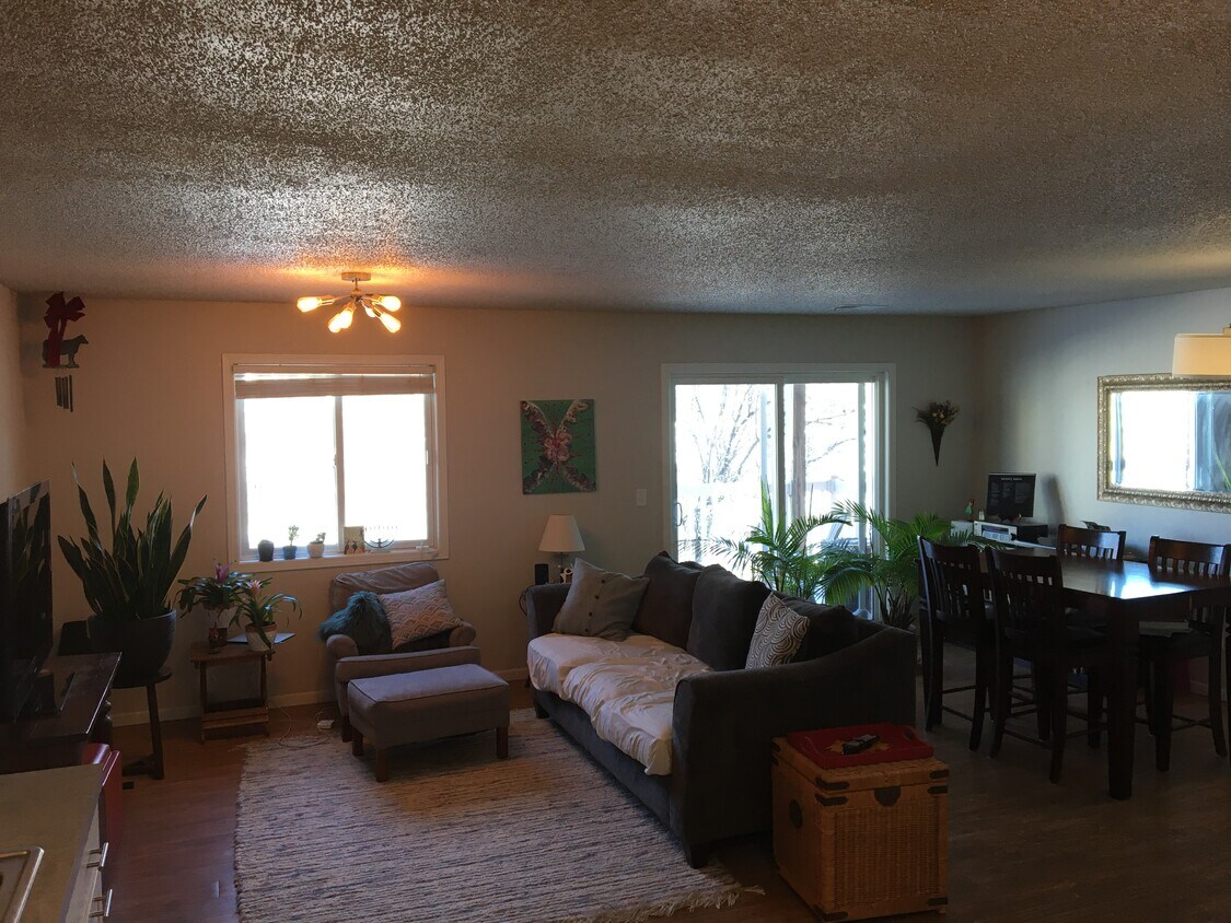 Foto principal - 213 Woodside Dr