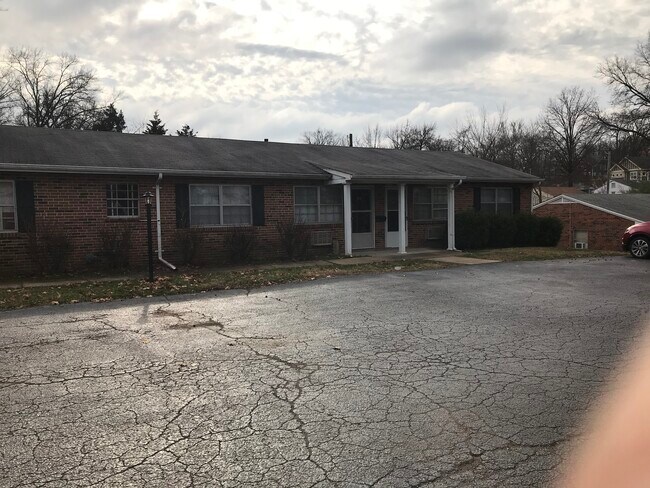 Ftont of building - 604 Wooddell Ct