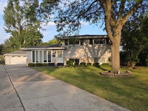 133 James Ct