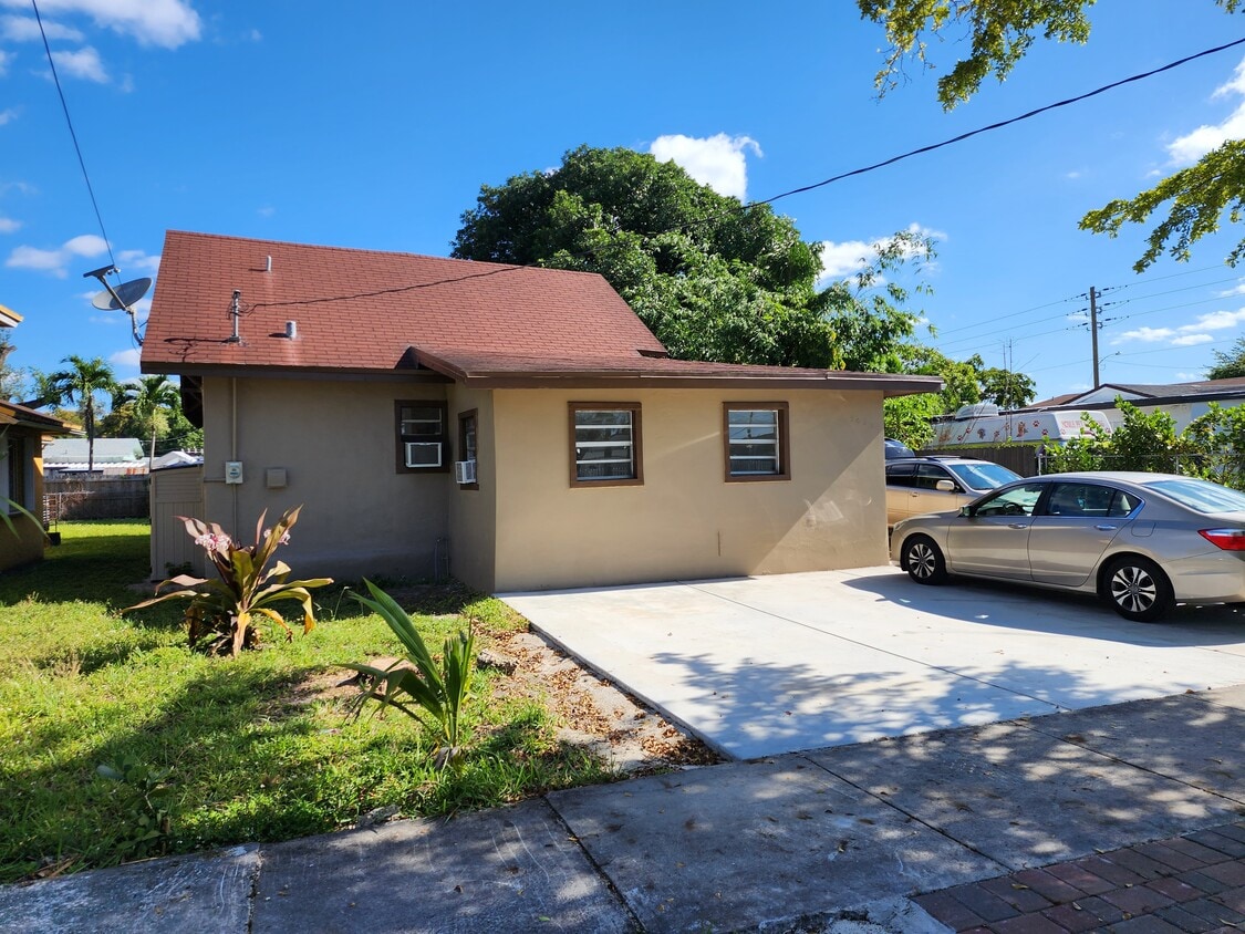 Primary Photo - 3021 NW 66th St