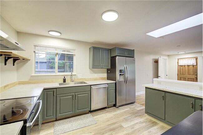 Foto del edificio - 816 NE 120th St