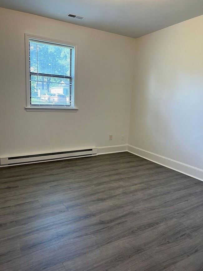 Foto del edificio - 9015 Gladden Ct