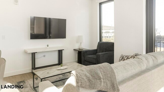 Foto del edificio - 1007 S Mint St