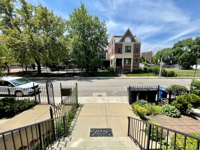 Building Photo - 4457 S Oakenwald Ave