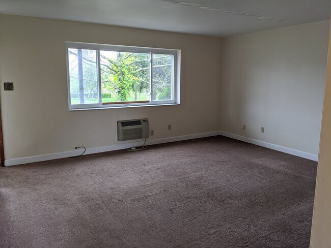 Building Photo - 305 Aqua Ct