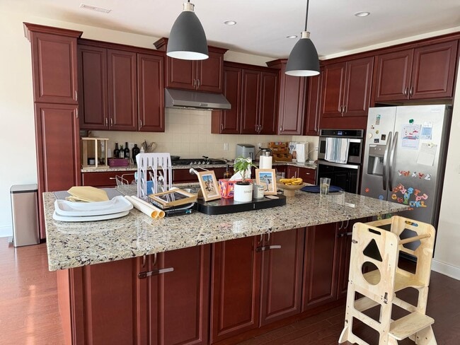 Building Photo - 18 Peacock Wy