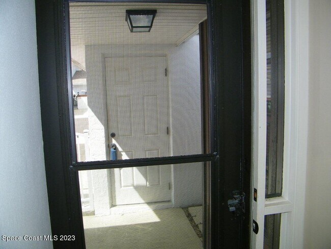 Building Photo - 335 Paradise Blvd