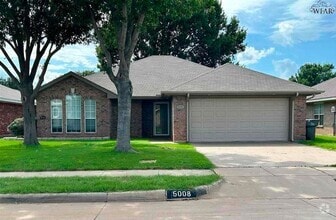 Building Photo - 5008 Bayberry Dr
