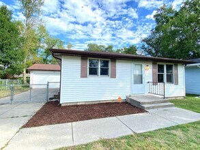 Building Photo - 6110 Mulberry Ave
