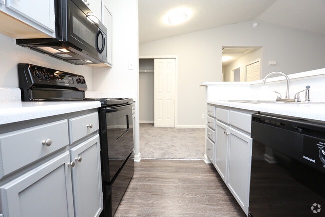 Interior Photo - Lakeview