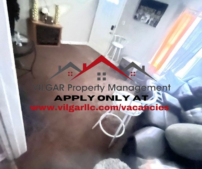 Building Photo - WOW fully furnished home!  4 - bedroom, 1 ...