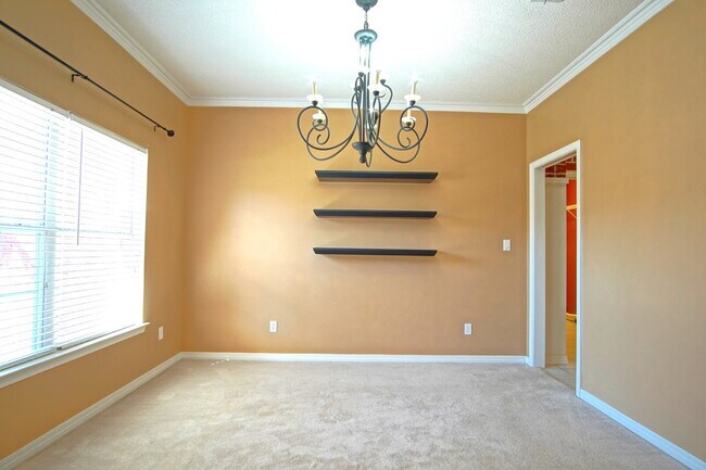 Building Photo - Spacious 4-Bed, 3-Bath Brick Home in Glenm...