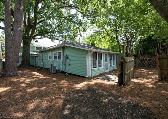 Building Photo - 208 Leftwich St