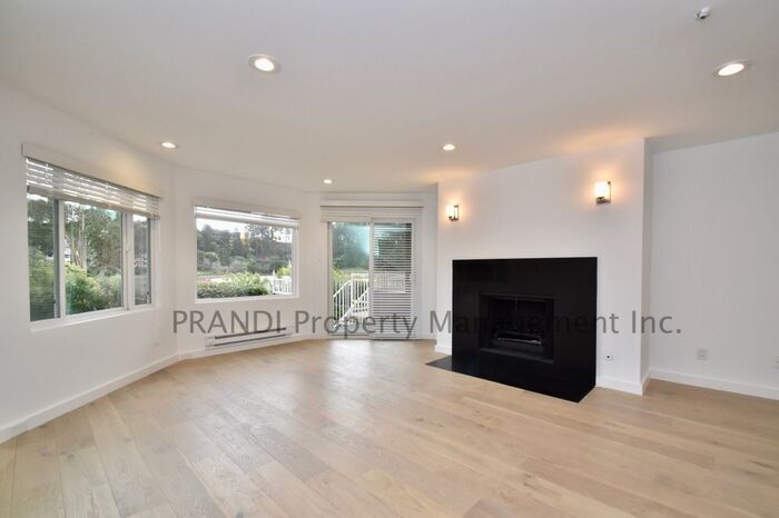 Primary Photo - Impeccable Quality 1 Bedroom Seminary Condo