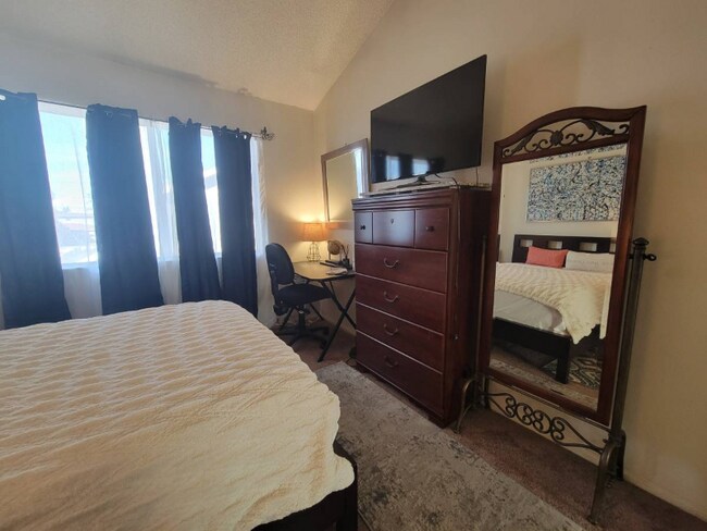 Foto del edificio - 2121 Dufour Ave