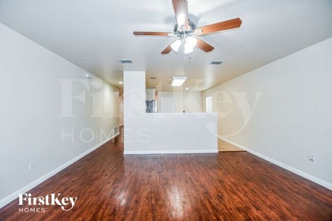 Foto del edificio - 12325 Arbor Lake Rd