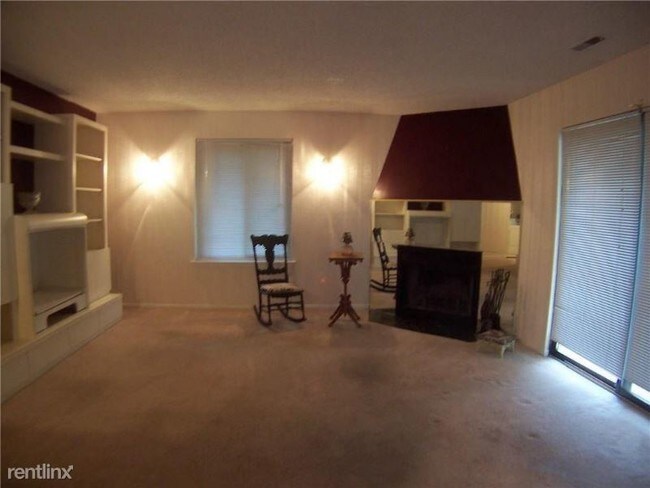 Building Photo - 2 br, 1 bath Condo - 79 Park Gate Dr