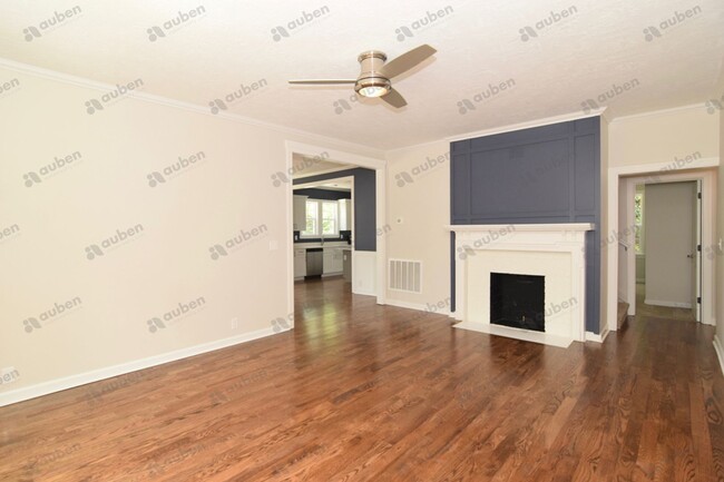 Building Photo - $2400 - 4 bed/2.5 bath house in Harrisburg...