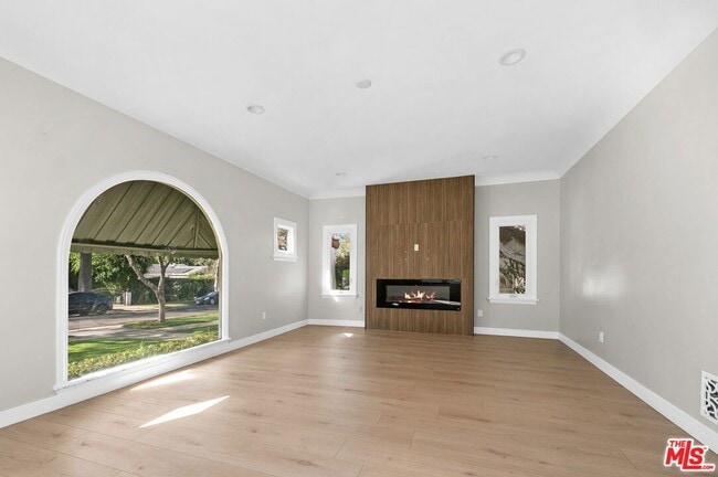 Foto del edificio - 2214 Benecia Ave