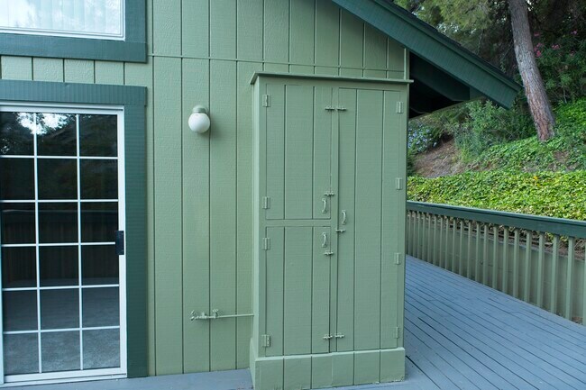 Building Photo - 115 Vasona Oaks Dr