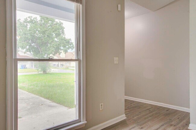 Building Photo - 5156 Scarsdale Ave