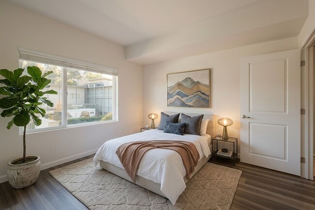 Interior Photo - Cahuenga Place