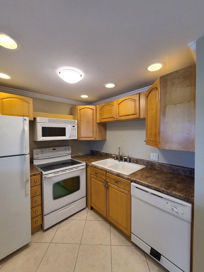 Building Photo - 37 Windsor B