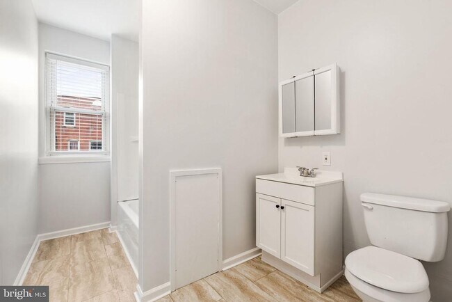 Foto del edificio - 1726 W 8th St