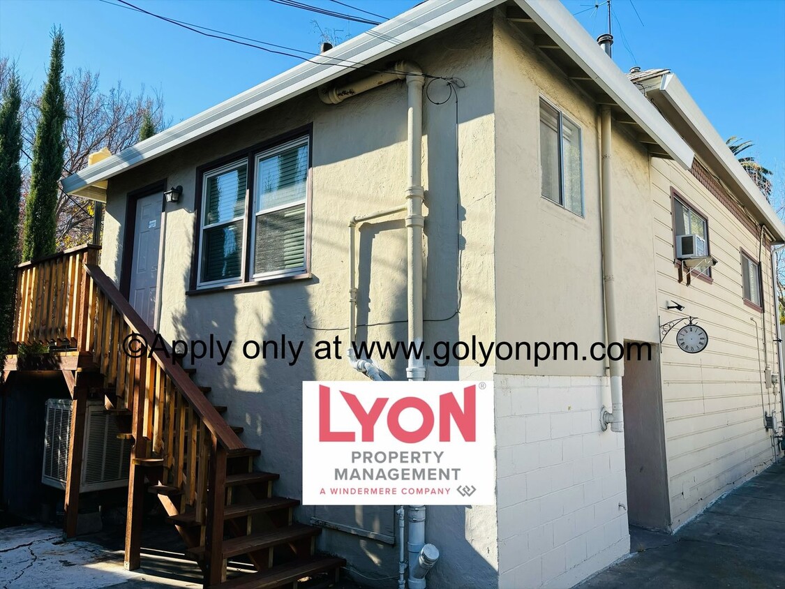 Primary Photo - Charming 2/1 home in SUPER Mid-Town w/ *ad...