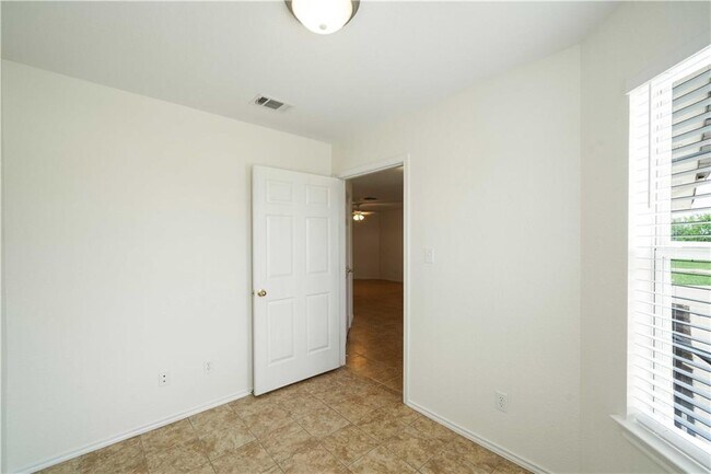Building Photo - 1310 S Medina St