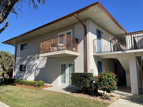 Building Photo - 2100 W Beach Dr