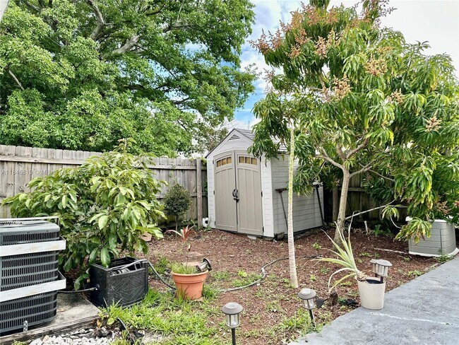 Building Photo - 1284 NW 39th St