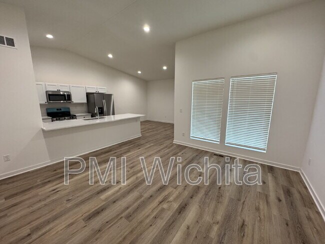 Foto del edificio - 5375 N Pinecrest Ct