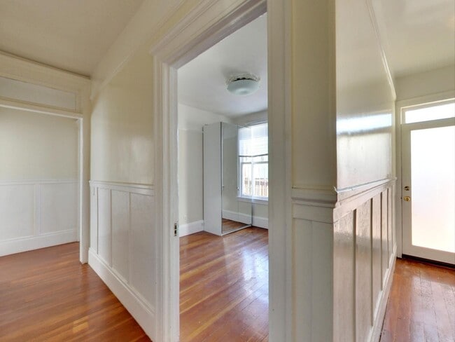 Building Photo - 27 Harriet St