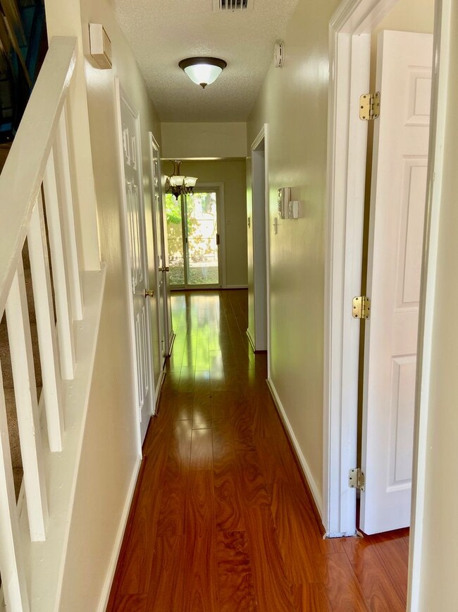 Foto del edificio - 3BD/1.5 BA Townhouse in Heart of VA Beach-...