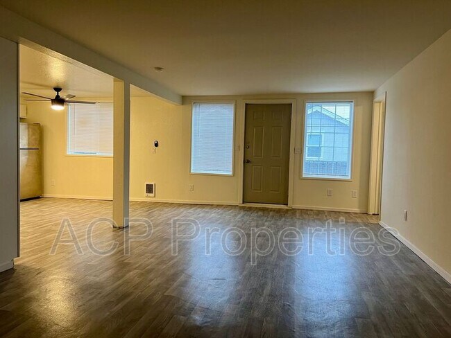 Foto del edificio - 1585 E Badger Rd