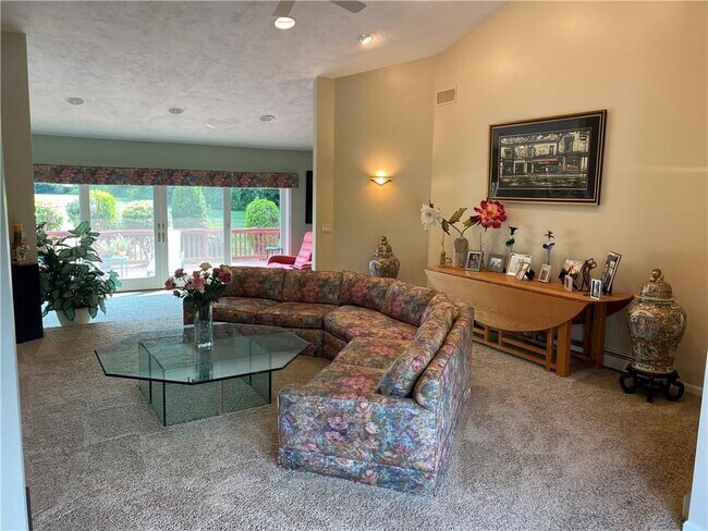 Foto del edificio - 138 Oakland Farm Rd