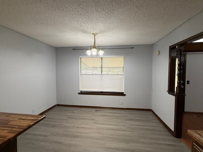 Foto del edificio - Must See! Welcome home to your new 3 bedroom, 2 bath home!