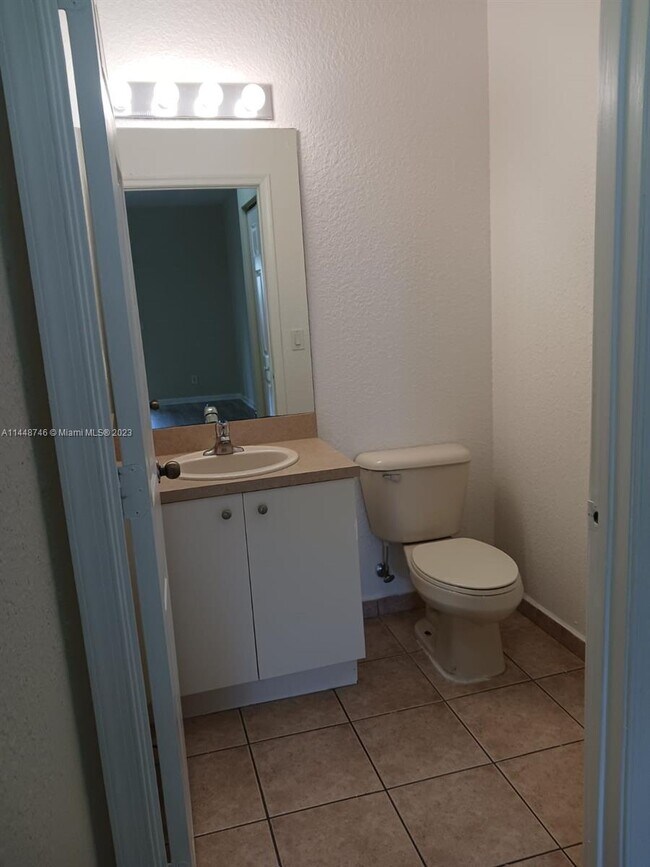 Building Photo - 1303 N Santa Catalina Cir