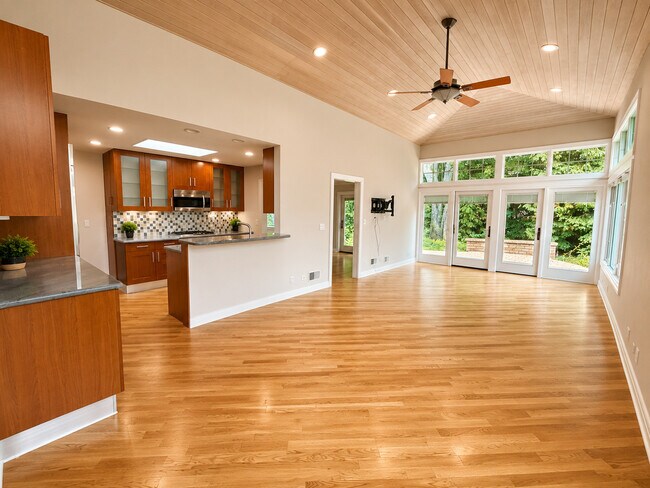 Foto del edificio - 924 Brookline Ln
