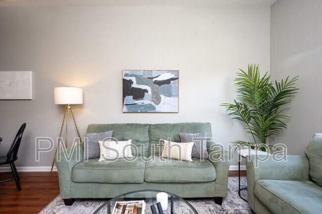 Foto del edificio - 2421 W Horatio St