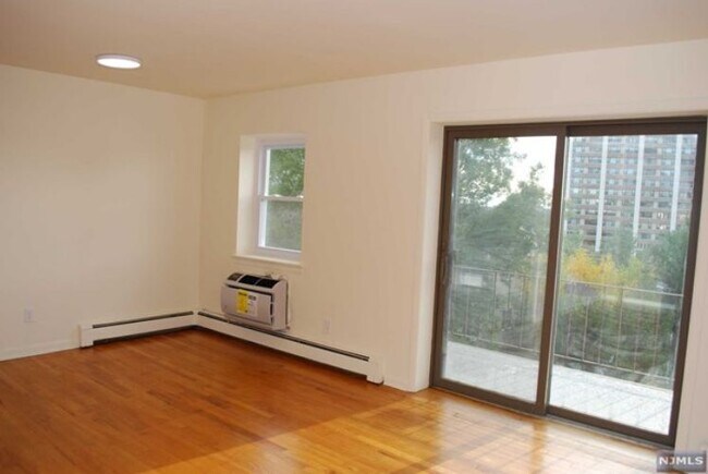 Building Photo - 238 Palisade Ave