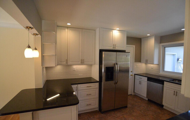Building Photo - 6700 Persimmon Tree Rd