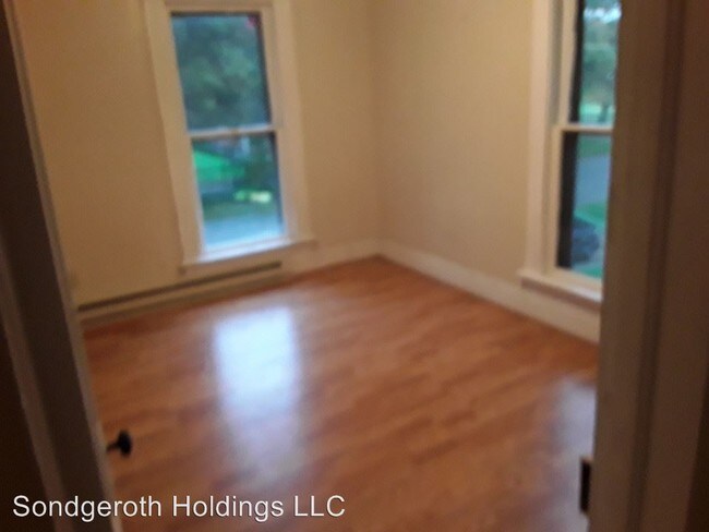 Building Photo - 3 br, 1 bath Apartment - 911 Monroe St.